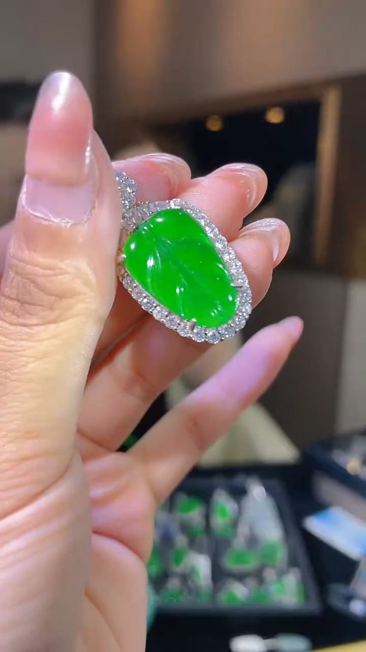 【闪购商品】翡翠吊坠银S925镶嵌天然翡翠