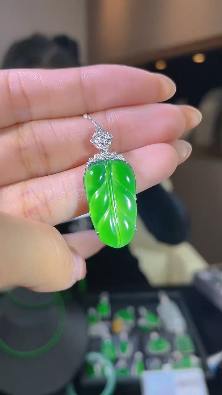 【闪购商品】翡翠吊坠18K金镶嵌天然翡翠