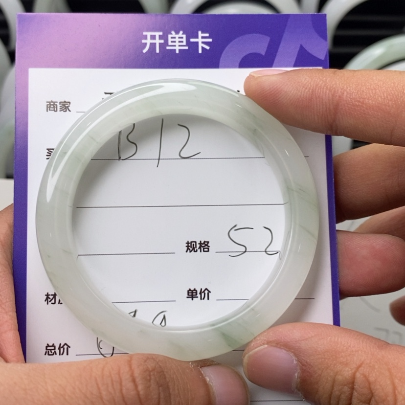 【闪购商品】石英质玉手镯未镶嵌你***哦