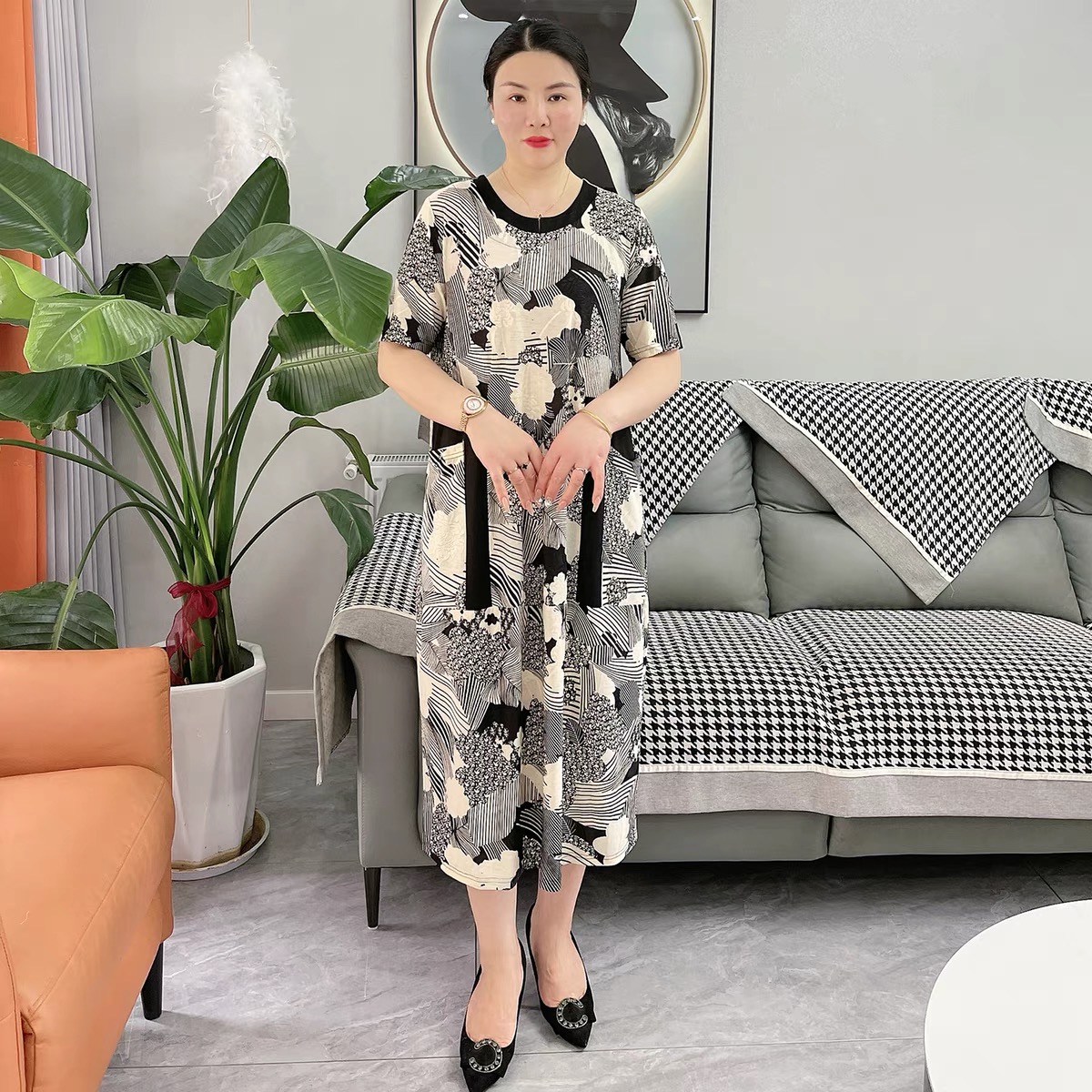 妈妈夏装连衣裙2024新款中老年女夏季短袖气质洋气胖妈妈长款群子