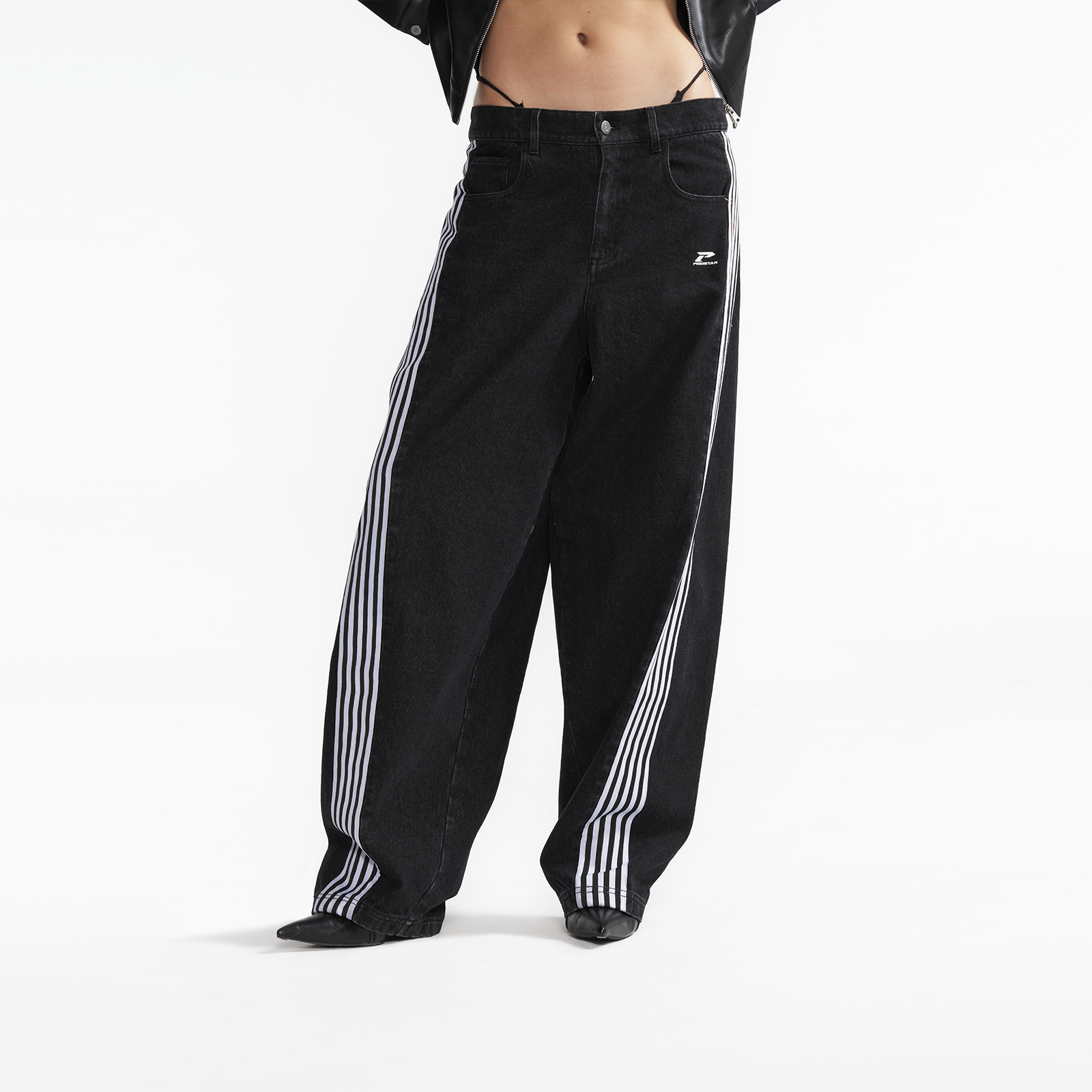 PMW 2024FW 复古水洗做旧侧边条纹饰带撞色设计裤脚收紧牛仔裤