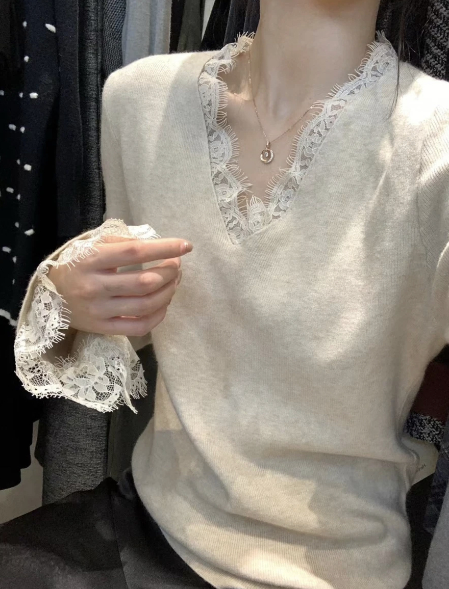 【温柔陷阱】蕾丝拼接V领打底衫针织衫
