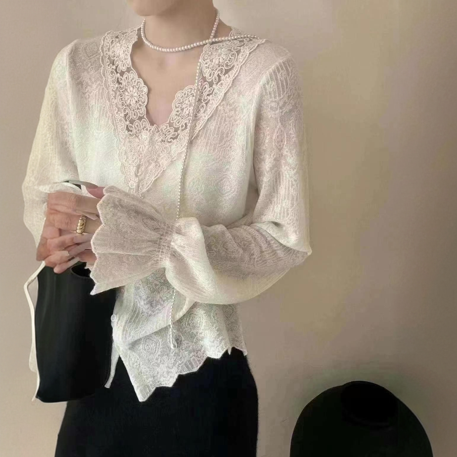 【V领蕾丝】气质小香风温柔重工蕾丝针织小上衣 