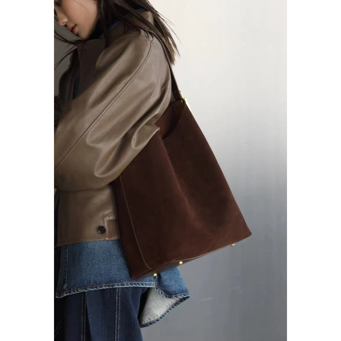 FANXI钒溪2024秋冬新款水桶包大容量单肩斜挎包磨砂牛皮包包真皮