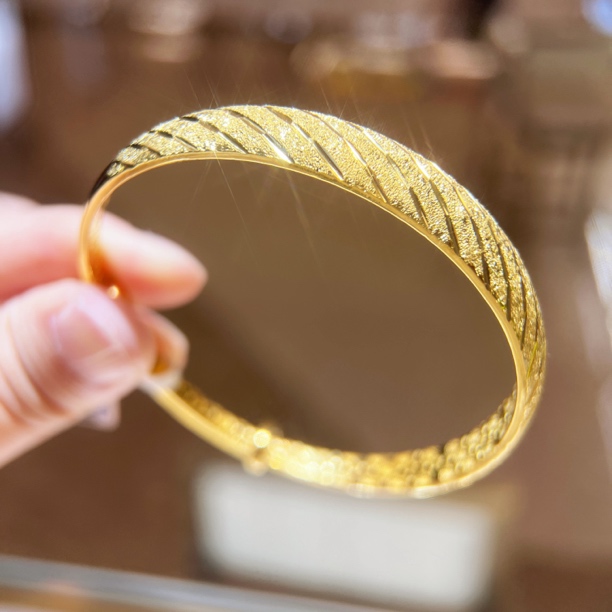 足银手镯 流星雨斜纹碎冰冰推拉手镯真金包白银黄金色质感P3118