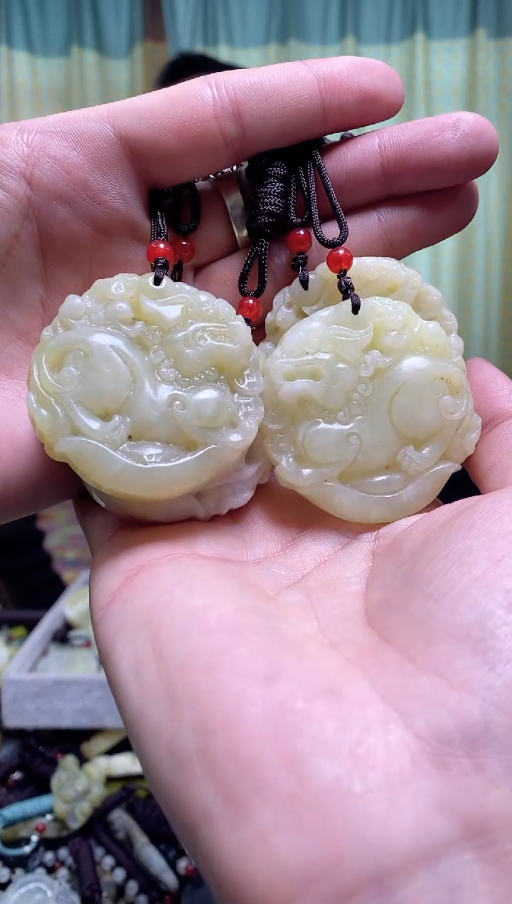 【闪购商品】岫玉吊坠未镶嵌多样性发货其中发一件 母子貔貅