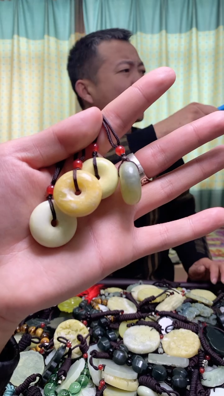 【闪购商品】岫玉吊坠未镶嵌多样性发货其中发一件