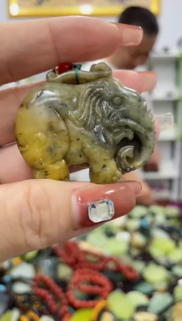 【闪购商品】蛇纹石玉颈饰未镶嵌1