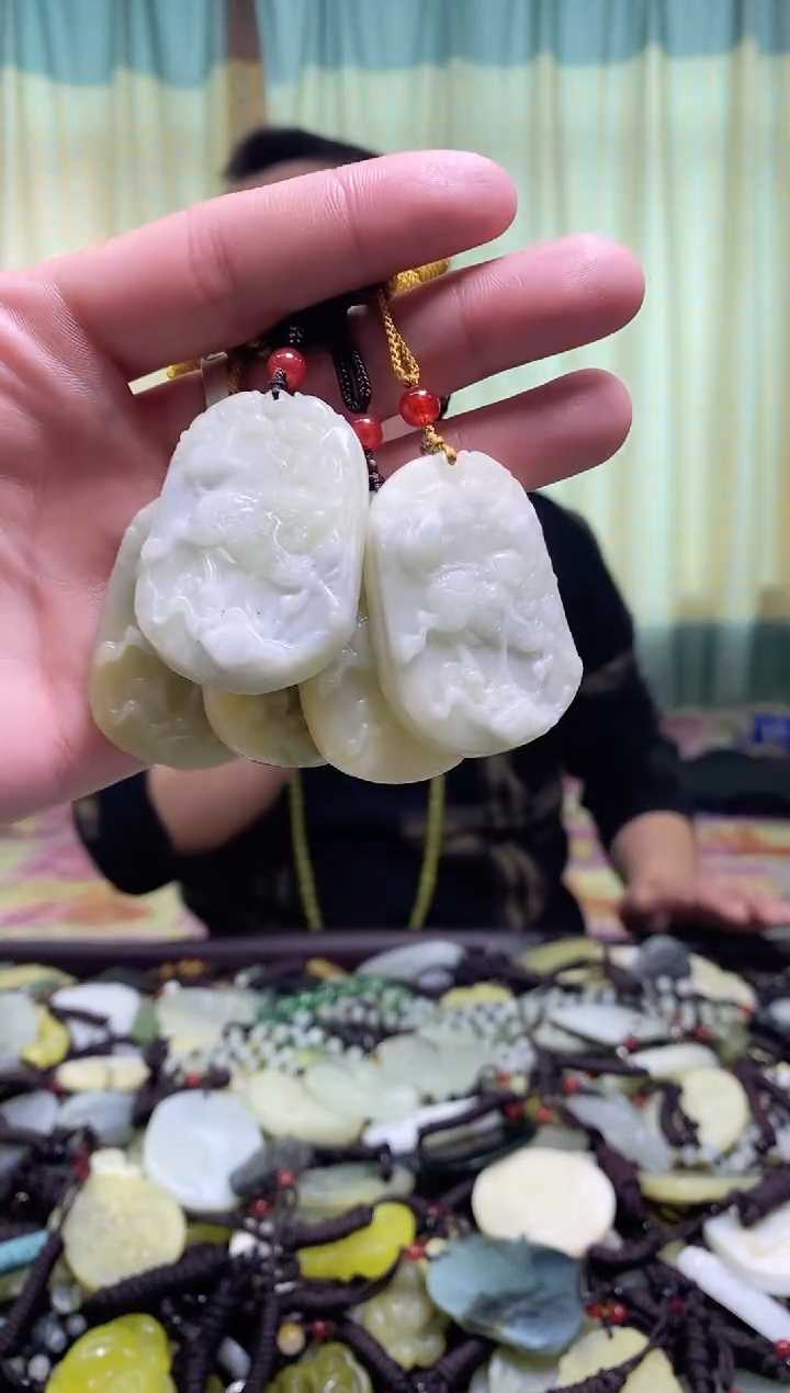 【闪购商品】岫玉吊坠未镶嵌多样性发货其中发一件 麒麟
