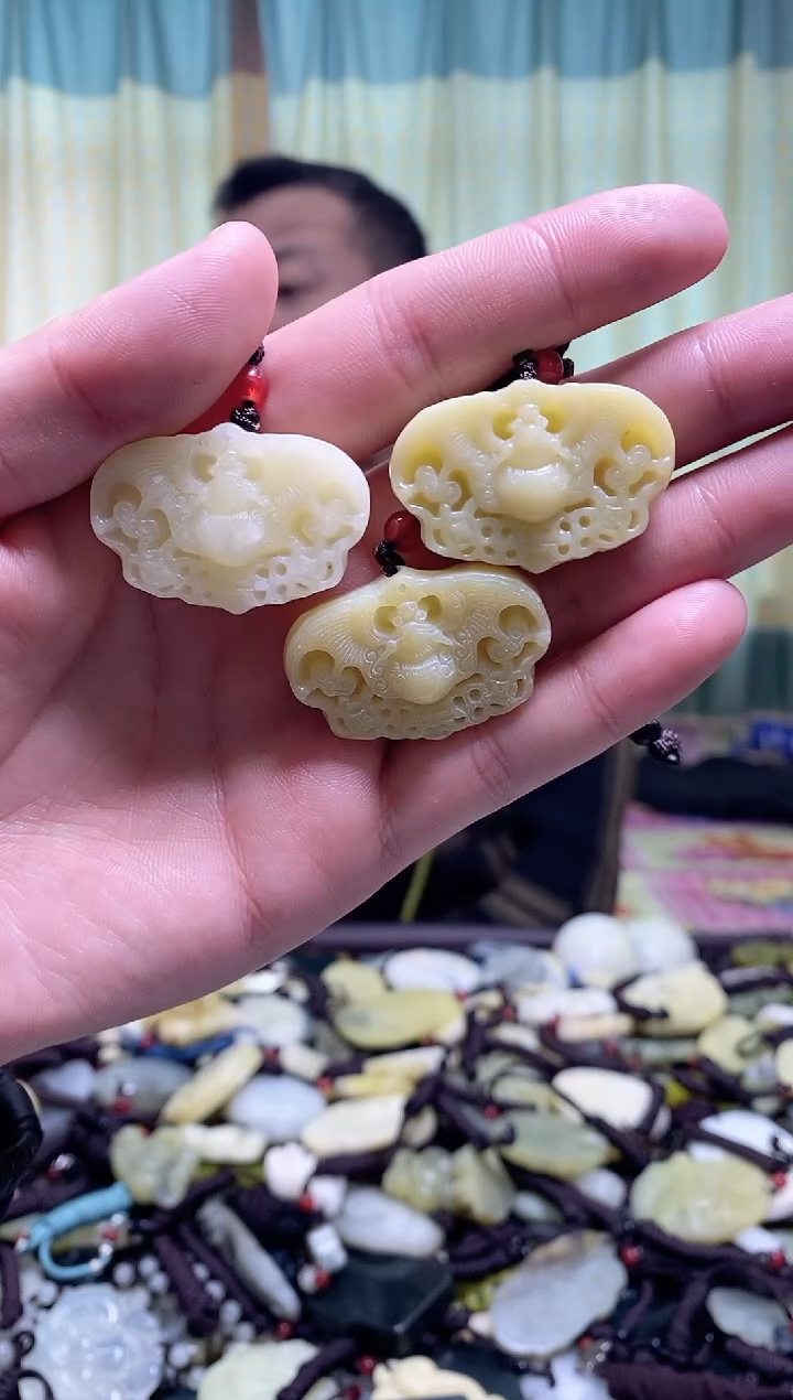 【闪购商品】岫玉吊坠未镶嵌多样性发货其中发一件 福在眼前
