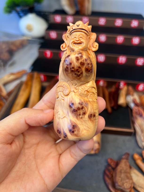 太行崖柏纯手工雕刻精品瘤疤财神爷手把件摆件4.2*9cm