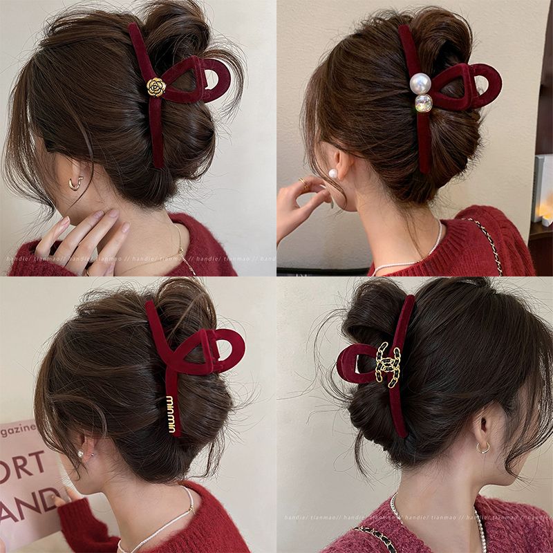 红丝绒抓夹大号珍珠2023秋冬新款后脑勺高级鲨鱼气质发夹夹子发饰