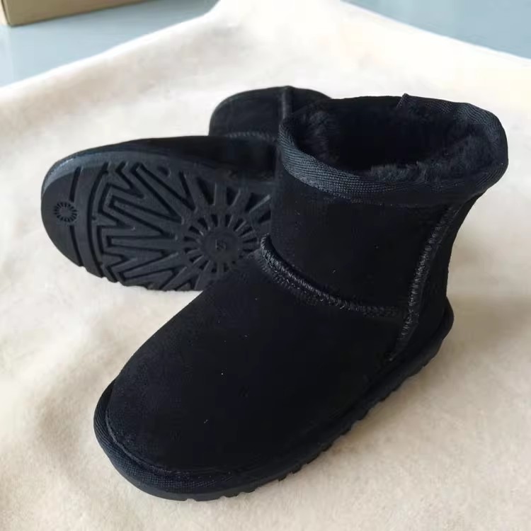 厂家清仓5854儿童雪地靴 真皮雪地靴 经典款雪地靴 防水防滑鞋