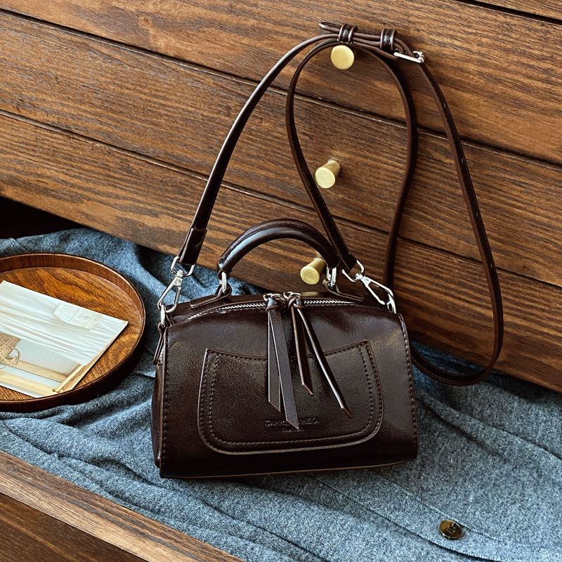 包包女秋冬新款乌梅子酱手提波士顿休闲洋气斜挎包时尚百搭小方包