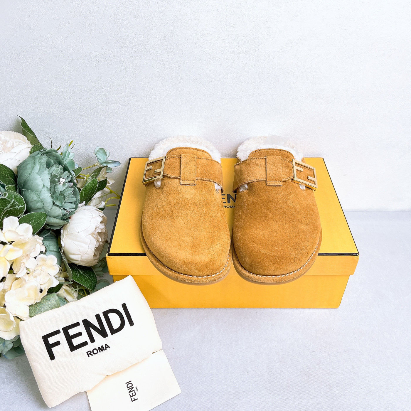 未使用 FENDI/芬迪 半拖/36码/XspA3482