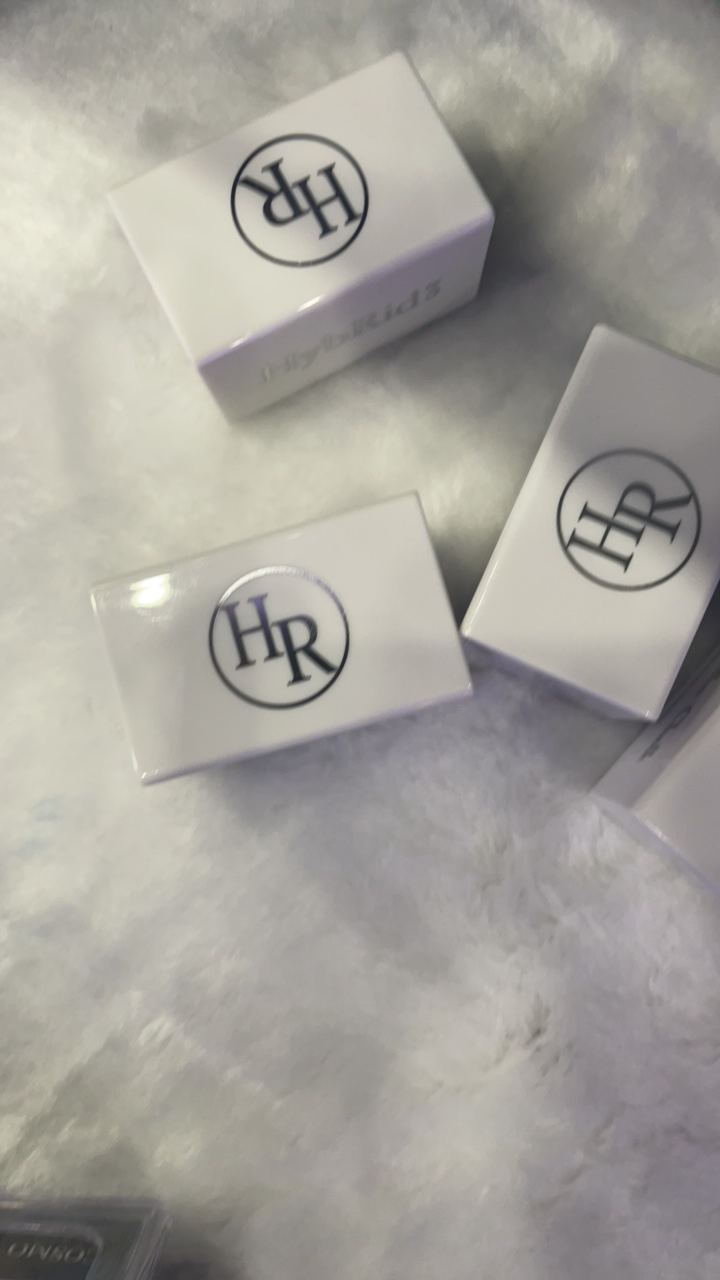 HR。巧克粉，蓝的。绿的，都好用。