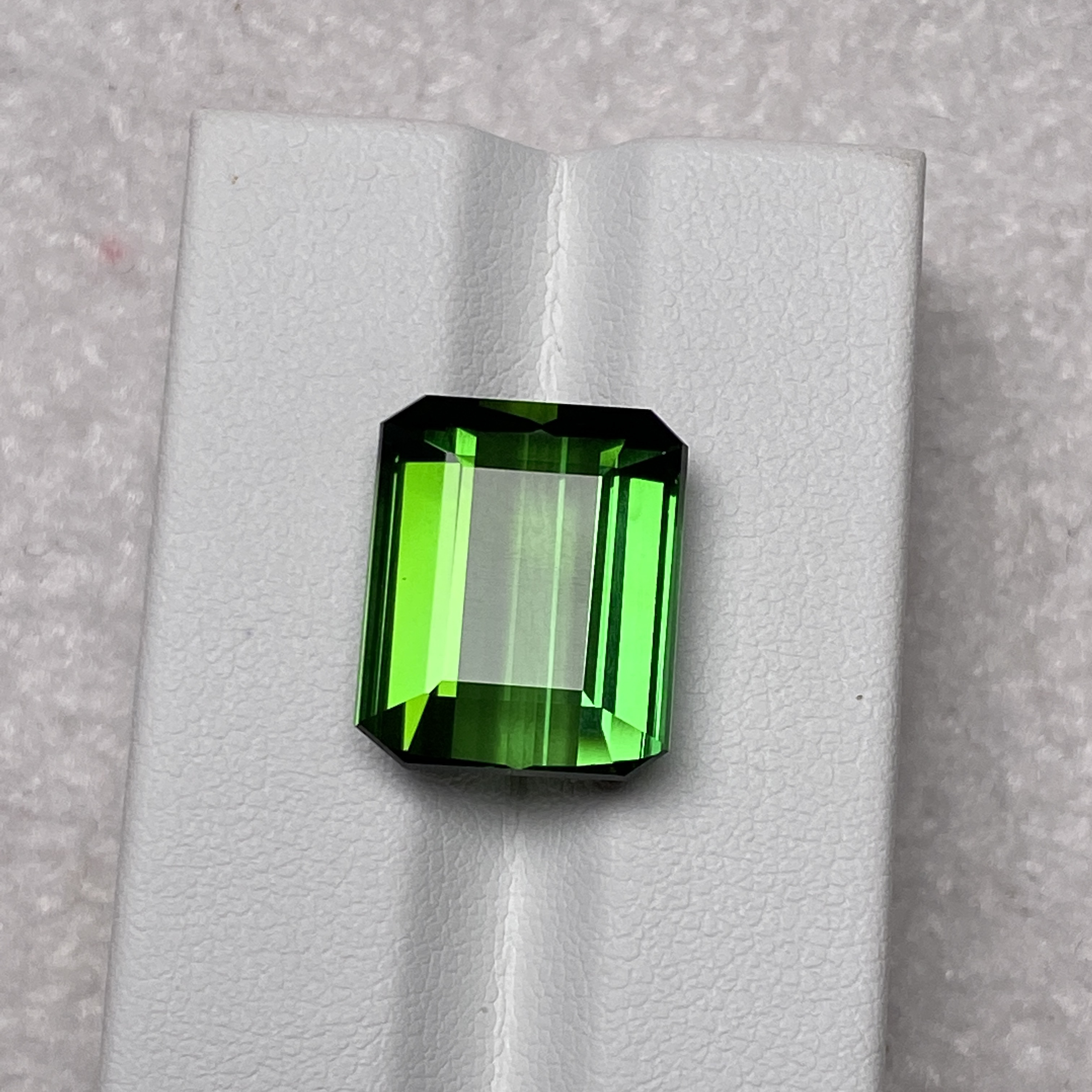 高品质天然碧玺裸石戒面长方电光绿14.2ct无裂干净12.4X15.1毫米
