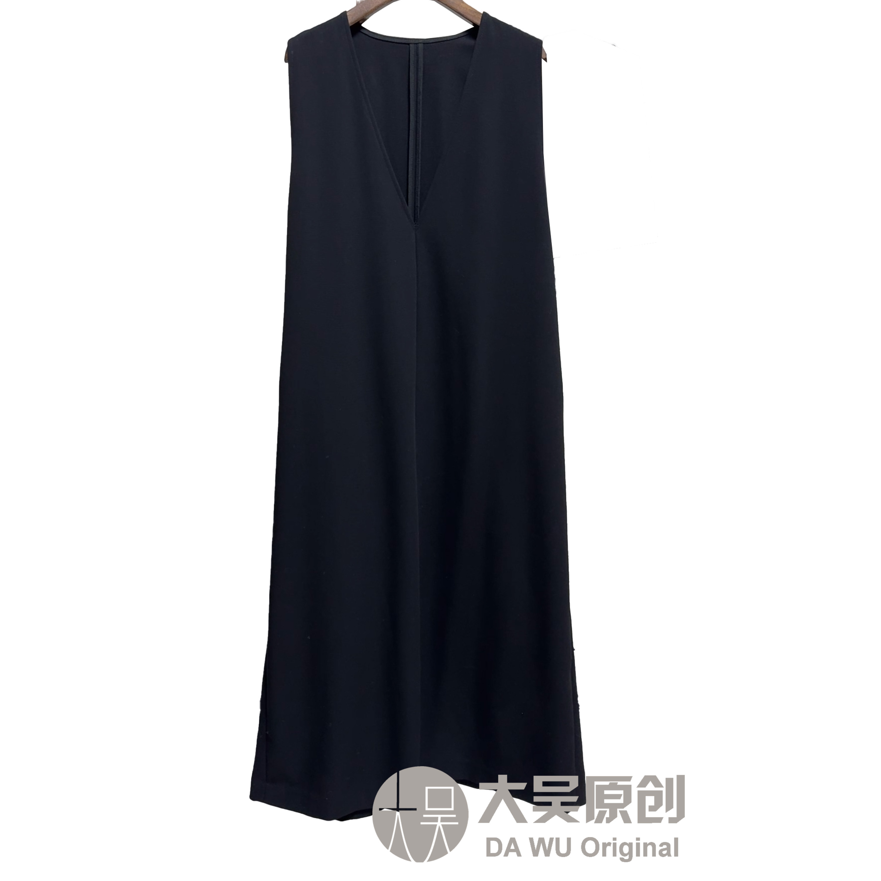 《大吴原创》“纸片人”气质老钱风显瘦遮肚子宽松女装黑色马甲裙洋气