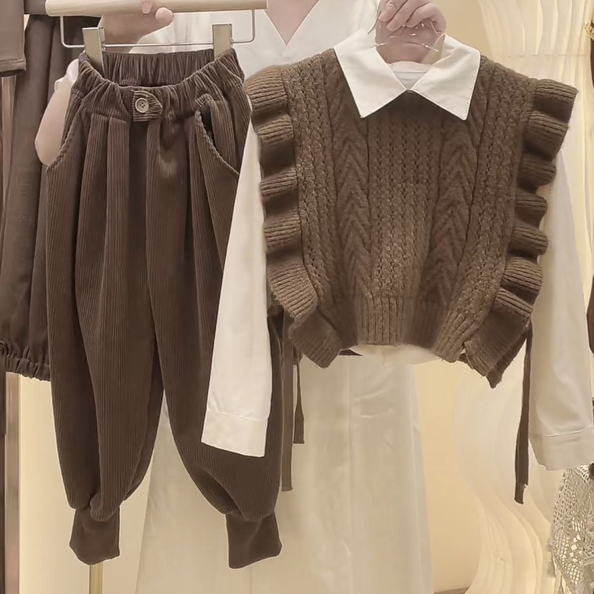 麦兜姐姐儿童宝宝女童毛衣秋季2023新款女孩洋气网红开衫外套中大