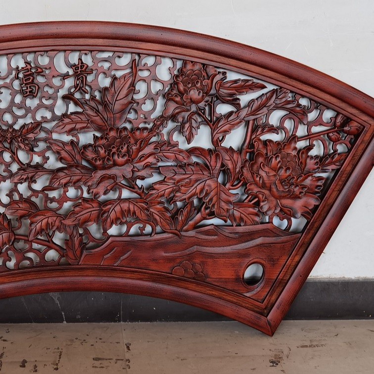 正宗木雕大扇形挂件1.6宽乘以80高，颜色做旧仿古色，悬挂客厅等