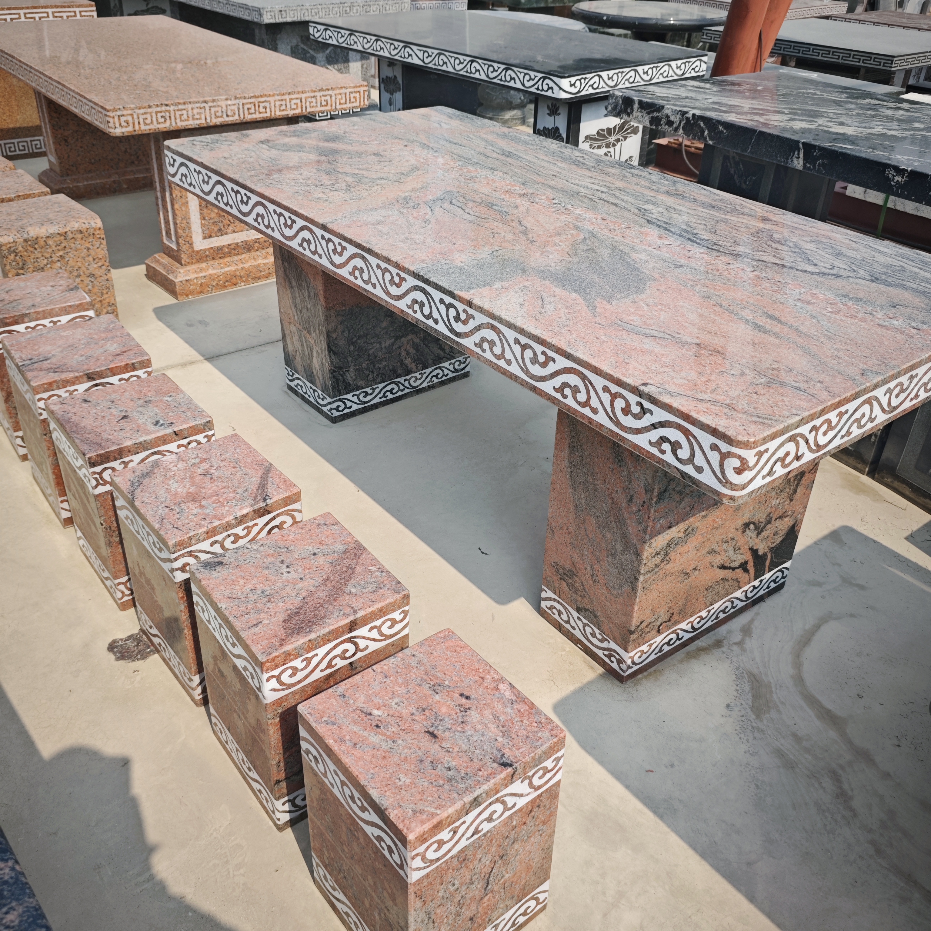 天然石材幻彩红中式长方形石桌石凳168米长90厘米宽含6凳