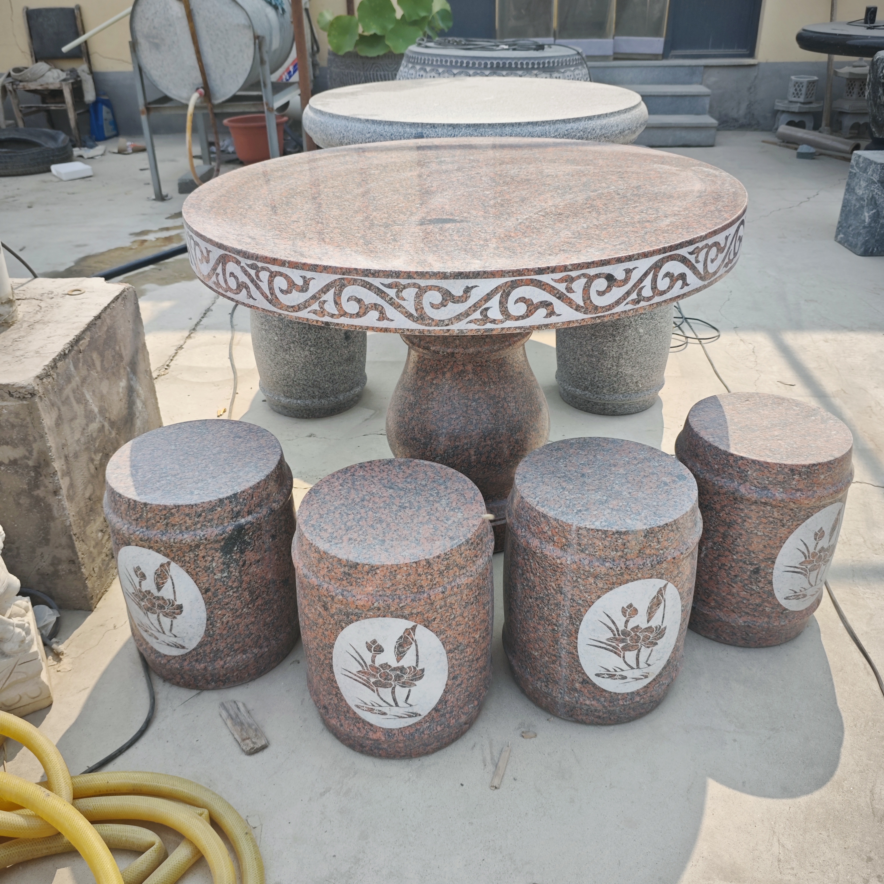 天然石材幻彩红石头圆桌石凳直径一米含4凳一套包邮