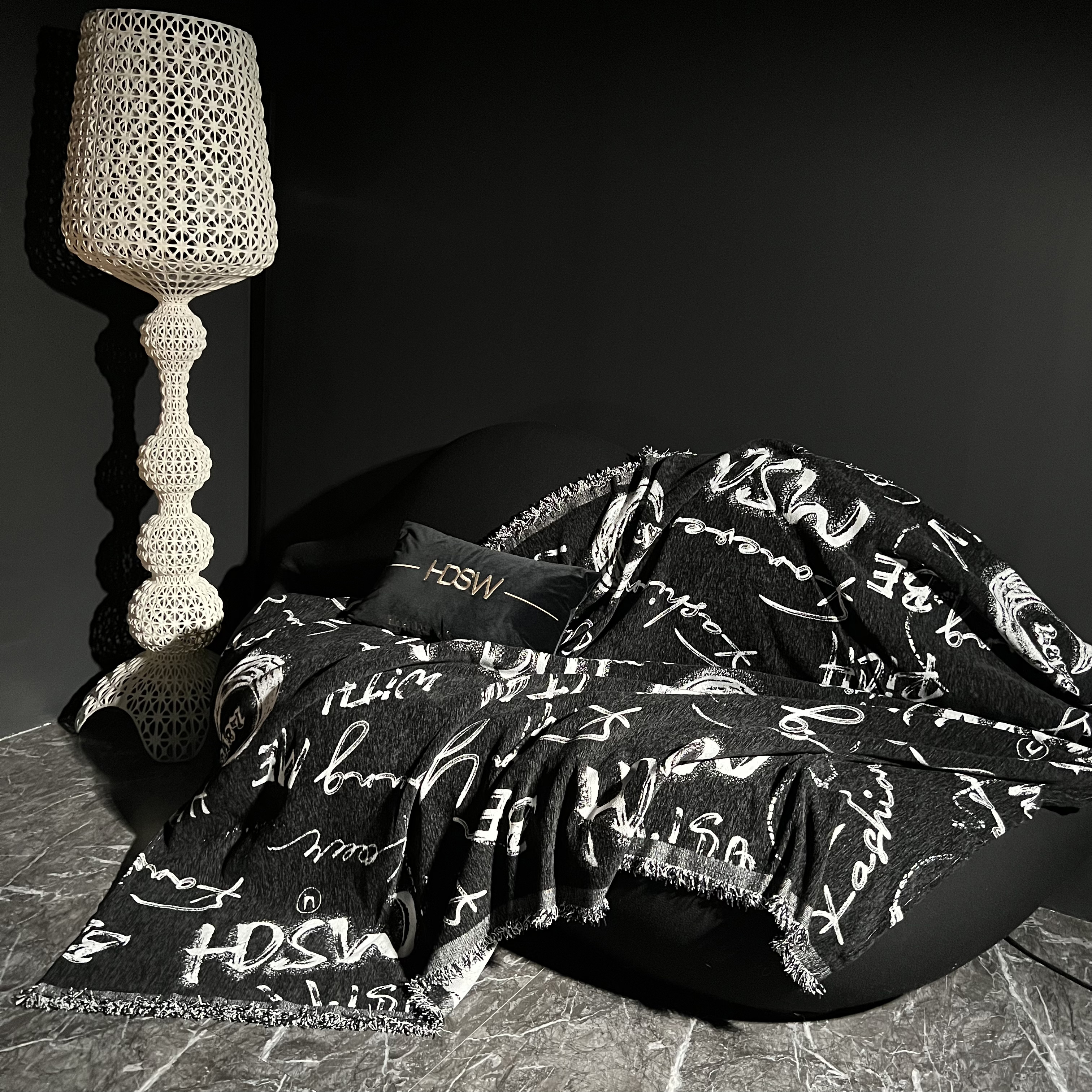 【HDSW】新雪尼尔毯单人多功能休闲毯巴黎涂鸦宅家黑白时尚沙发民宿