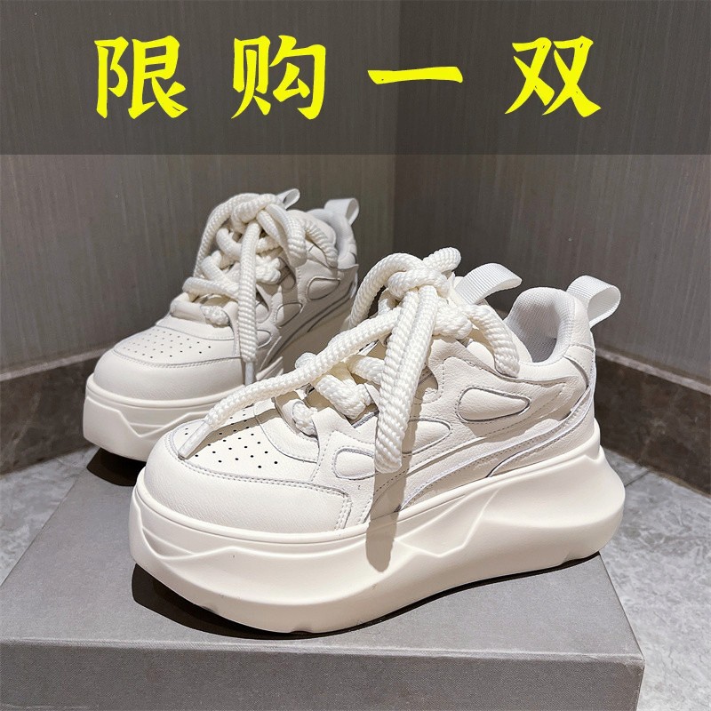 达芙妮沿荐小白鞋ins超火厚底松糕超高跟小个子休闲鞋板鞋熊猫鞋
