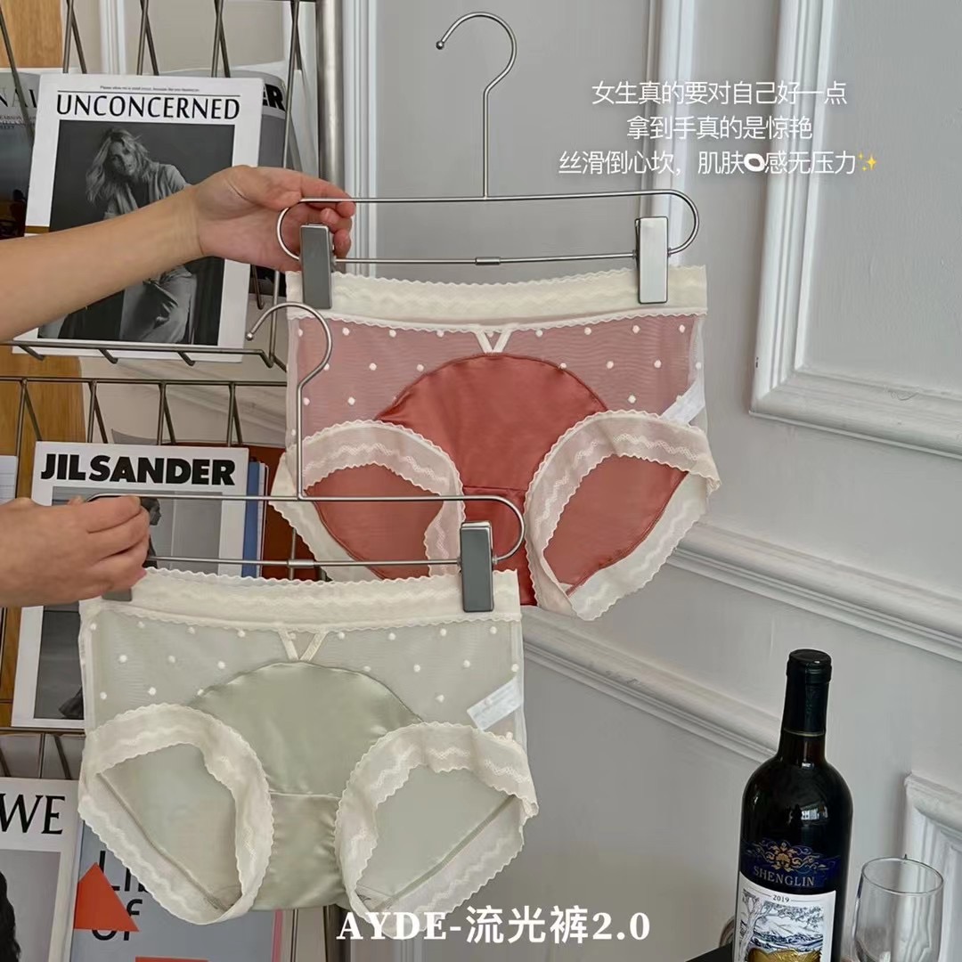 新款时尚女士中腰内裤缎面细纱镂空拼接无痕舒适透气抑菌