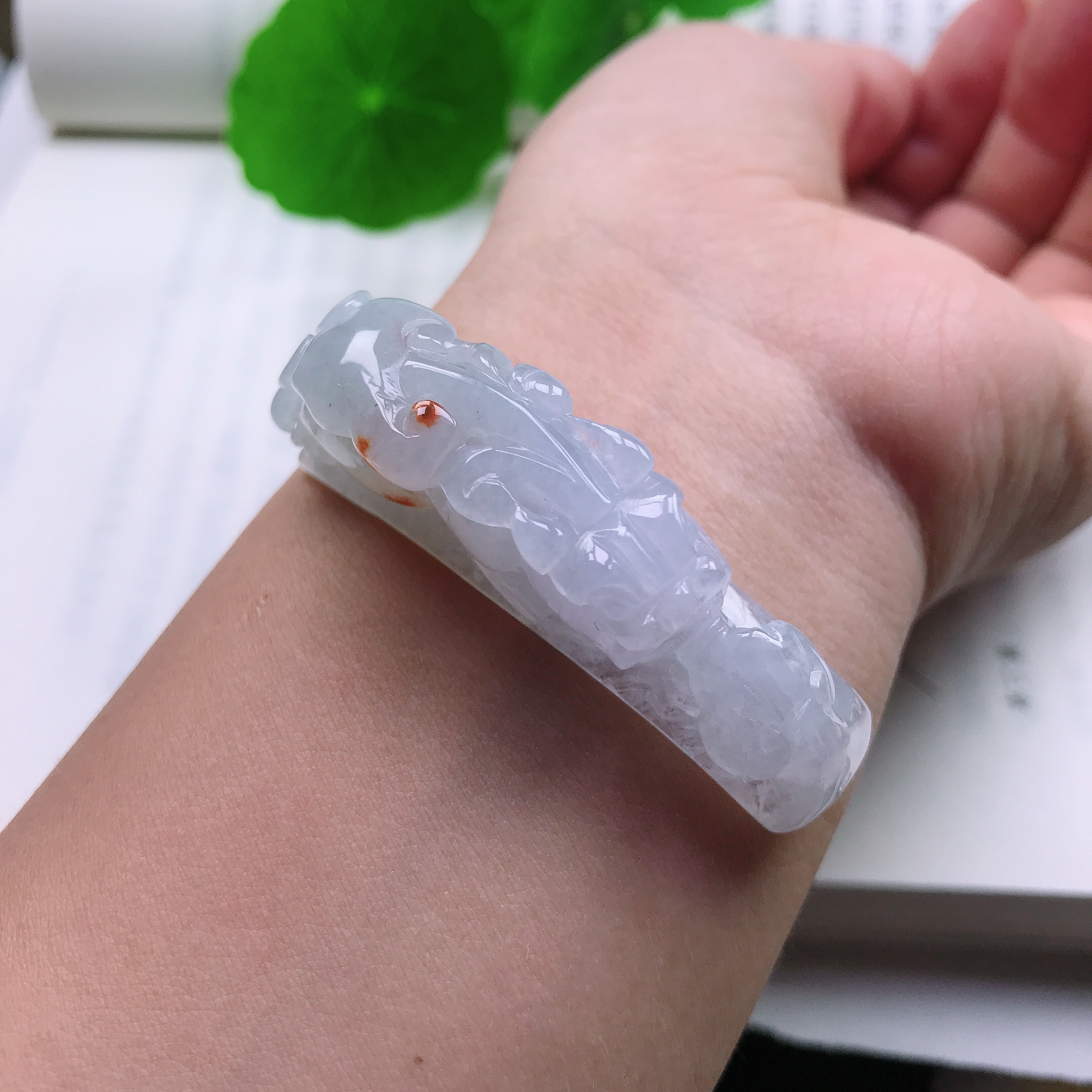 翡翠A货冰润招财貔貅手牌