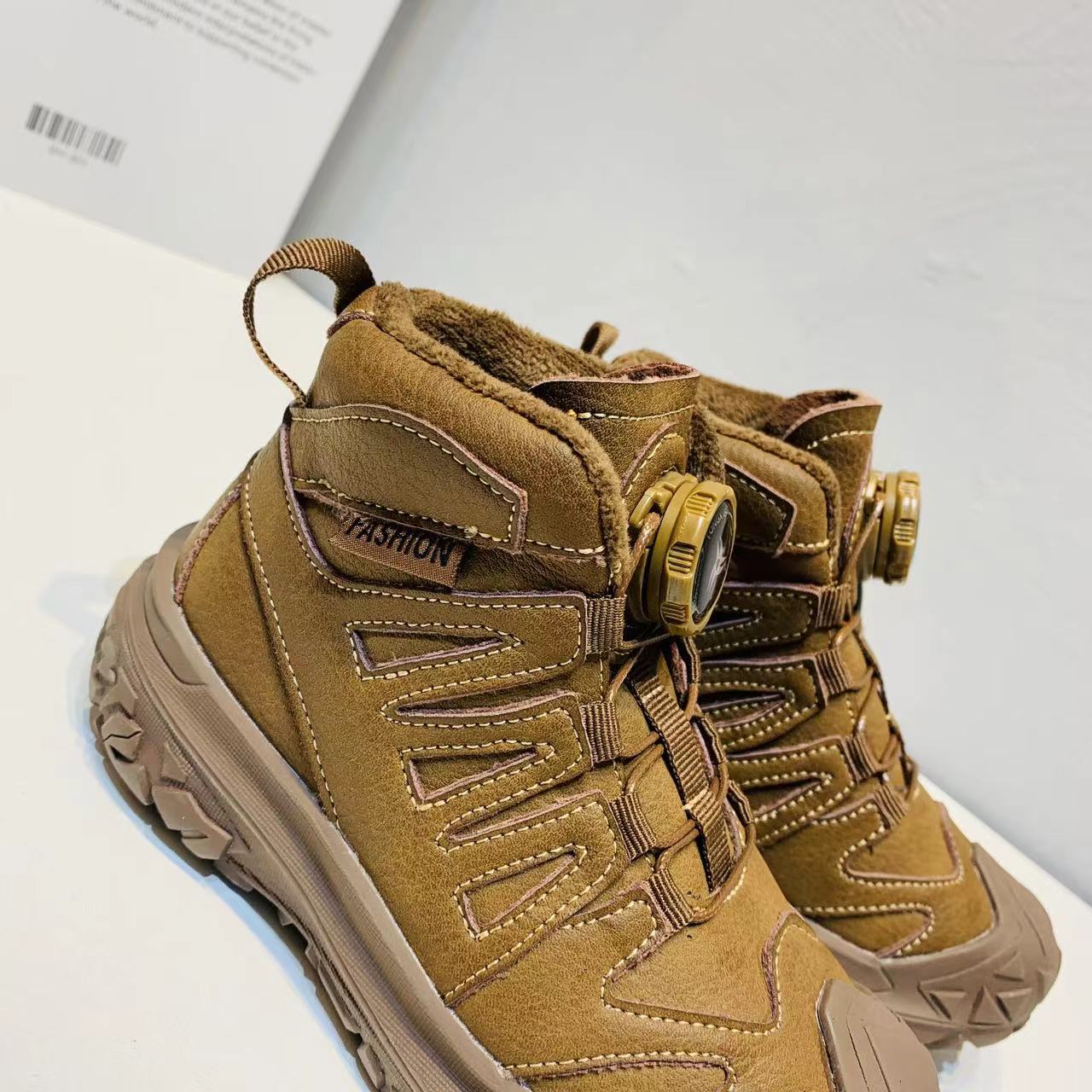 【新疆包邮】冬季真皮二棉旋钮防滑儿童户外休闲运动鞋8867