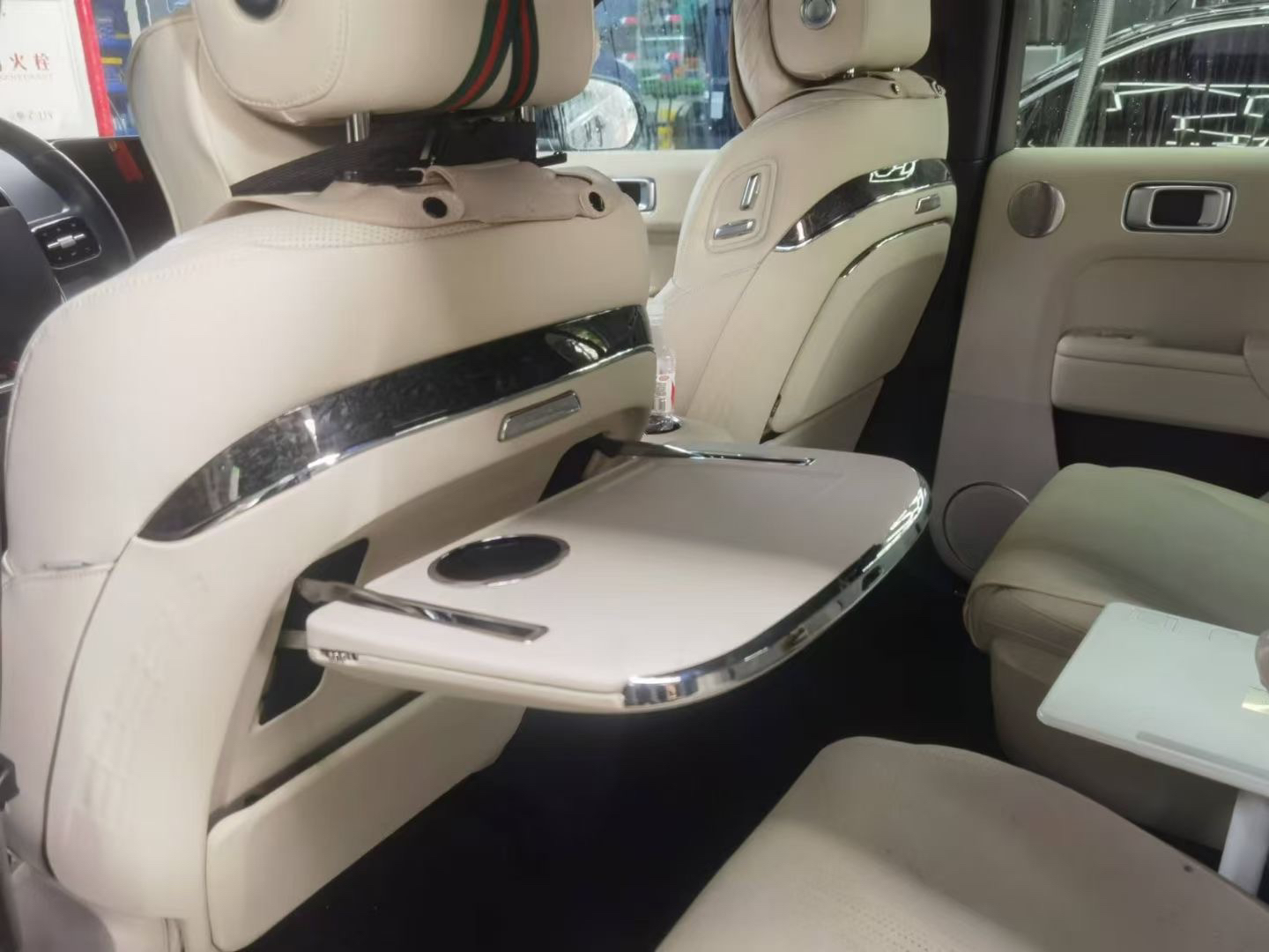 理想L6理想L9汽车后排小桌板理想L7无线充电理想L8多功能折叠便捷