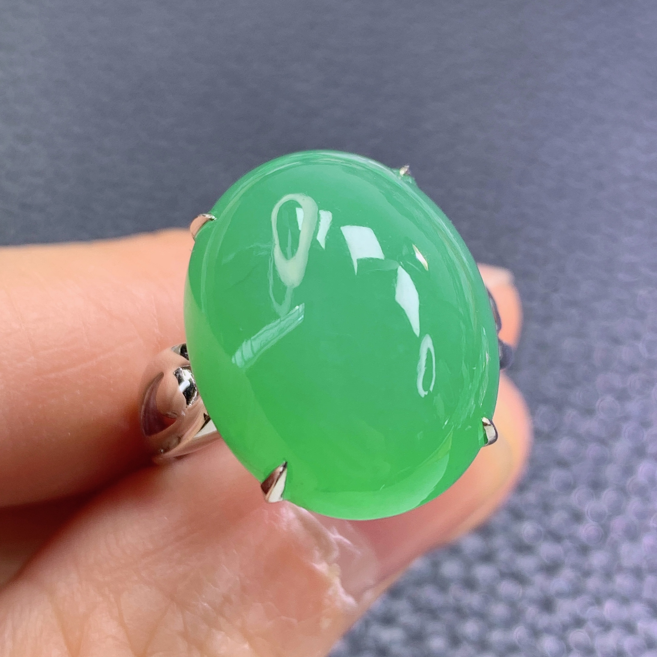 天然缅甸A货翡翠冰种满色蛋面镶18k金加钻戒指17.8*14.3*8.2mm