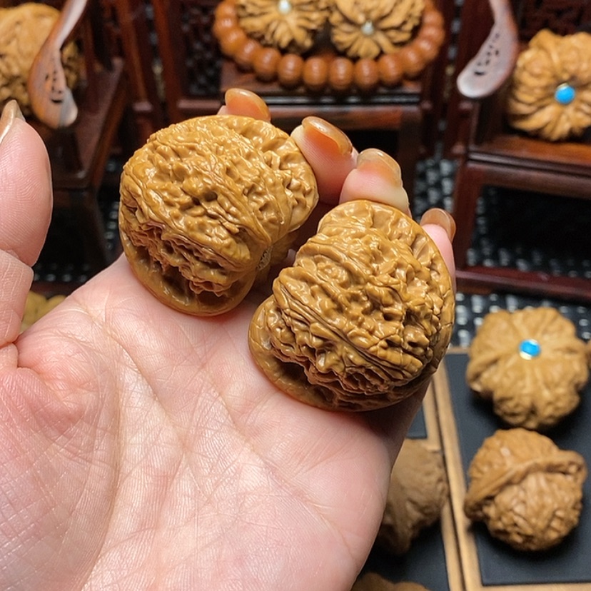 【闪购商品】文玩核桃吊坠拿****王
