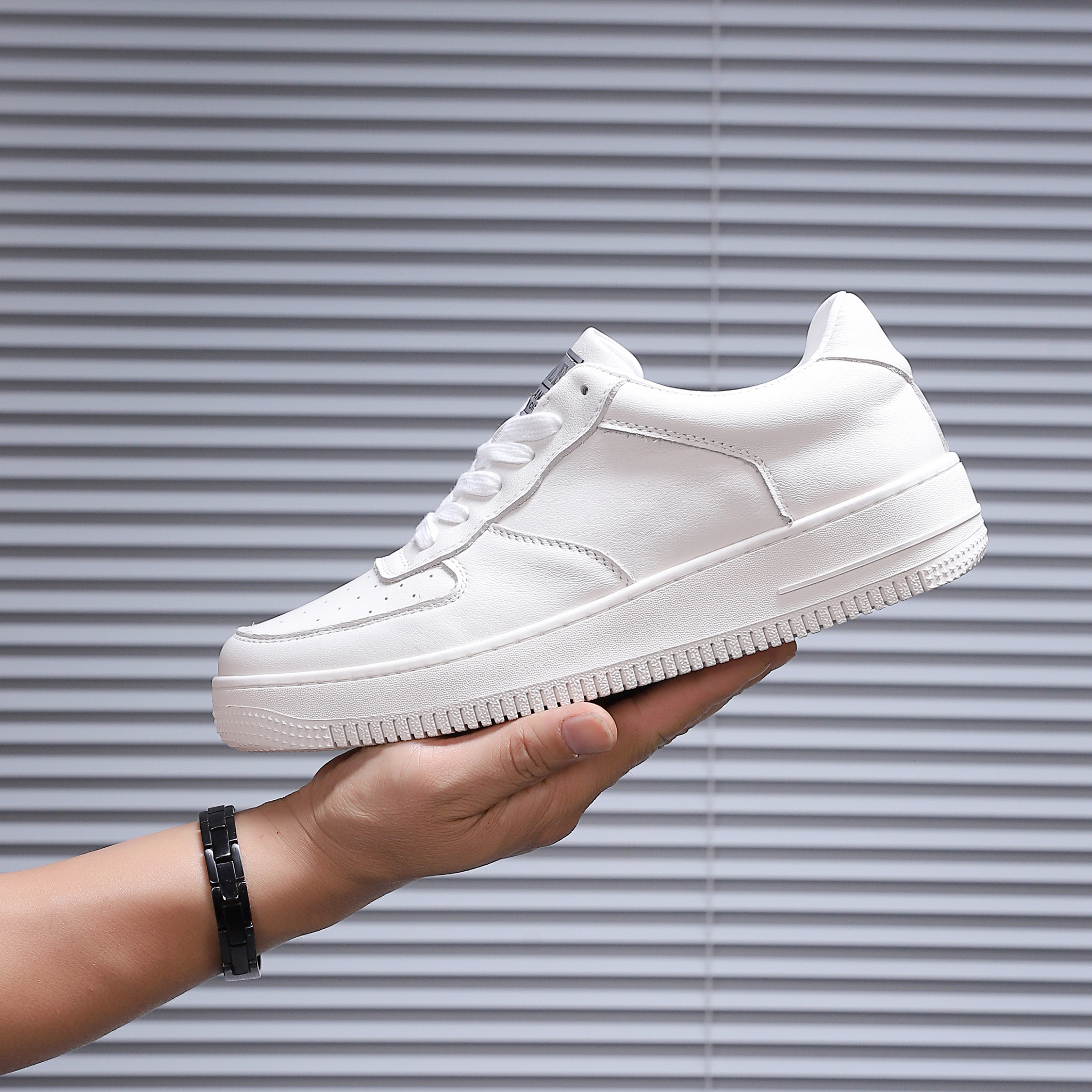 【JJ】头层牛皮2025新款夏季潮流简约休闲风百搭板鞋男士透气小白鞋