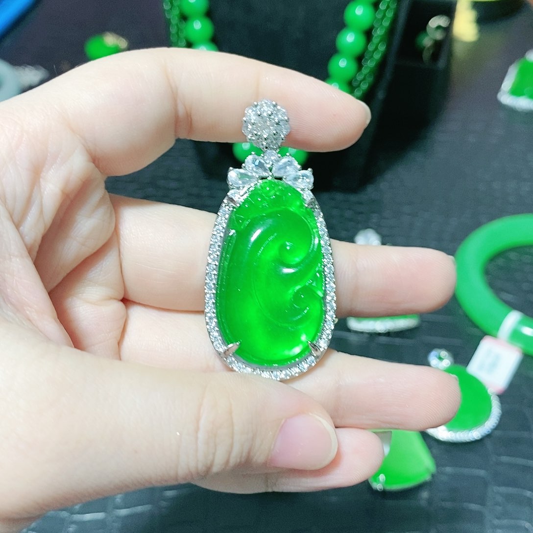 翡翠颈饰未镶嵌我