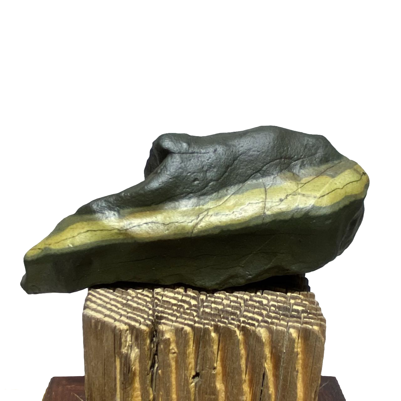 托克逊泥石摆件形成条件严苛，市场上品相完整的尤为罕见十分珍贵。