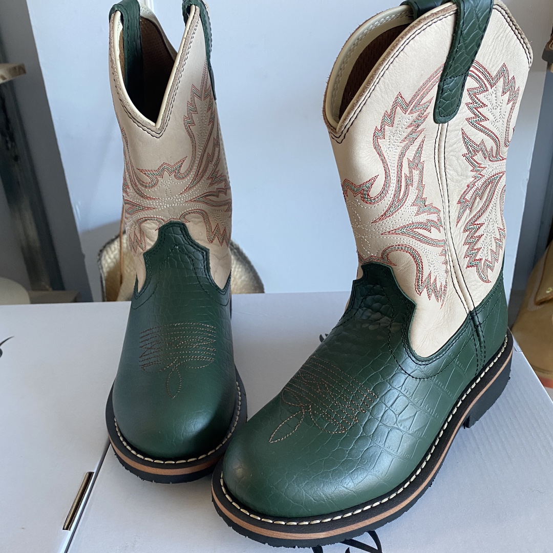 新款高级感女靴圆头刺绣四季款百搭牛仔靴户外休闲个性时尚做旧