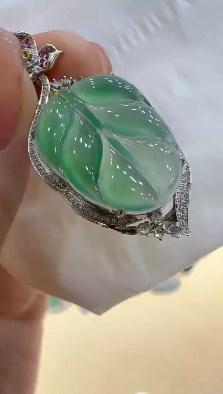 【闪购商品】翡翠吊坠(不含链)18K金镶嵌多样性发货拍一发一