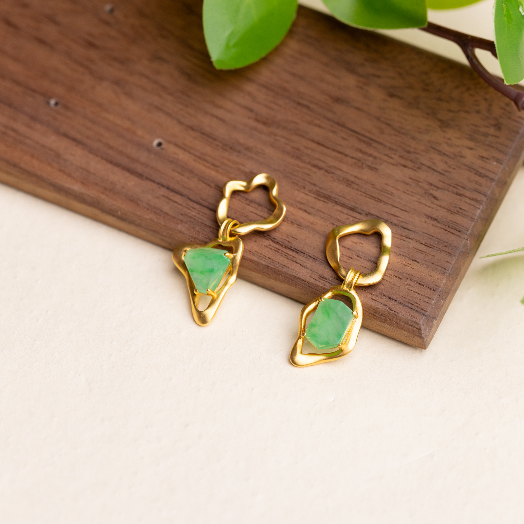 钦点耳饰-天然A货翡翠-18K镶嵌-绿随行切割时尚耳钉-aq