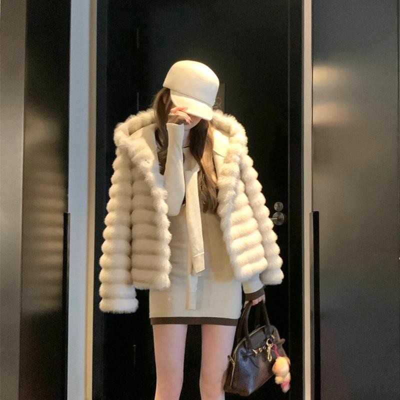【奶猫初醒】时尚轻奢龙猫连帽皮毛一体2025冬新款毛毛外套女