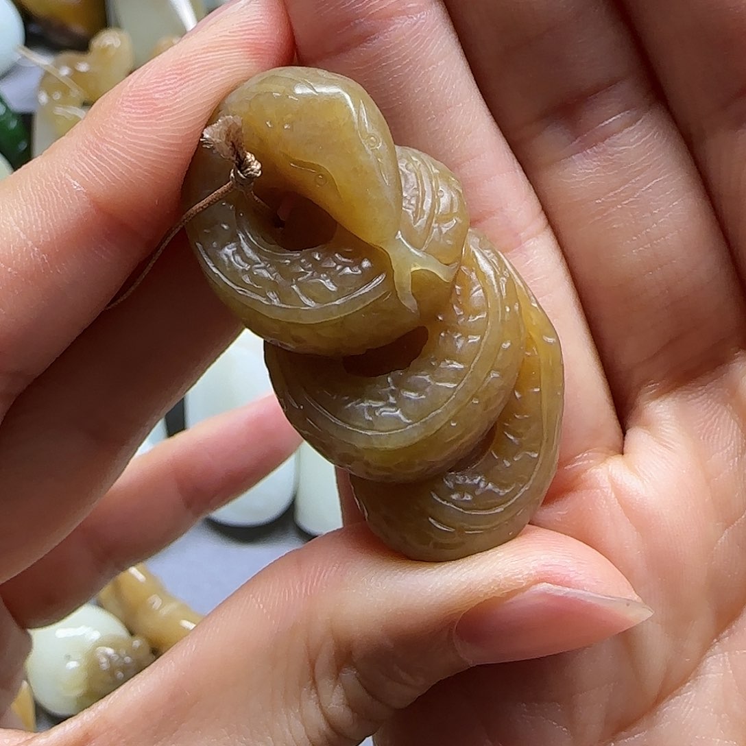 和田玉颈饰未镶嵌