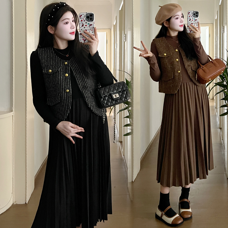 辣妈孕妇装春装套装2024新款时尚高端洋气小香风马甲春秋款连衣裙