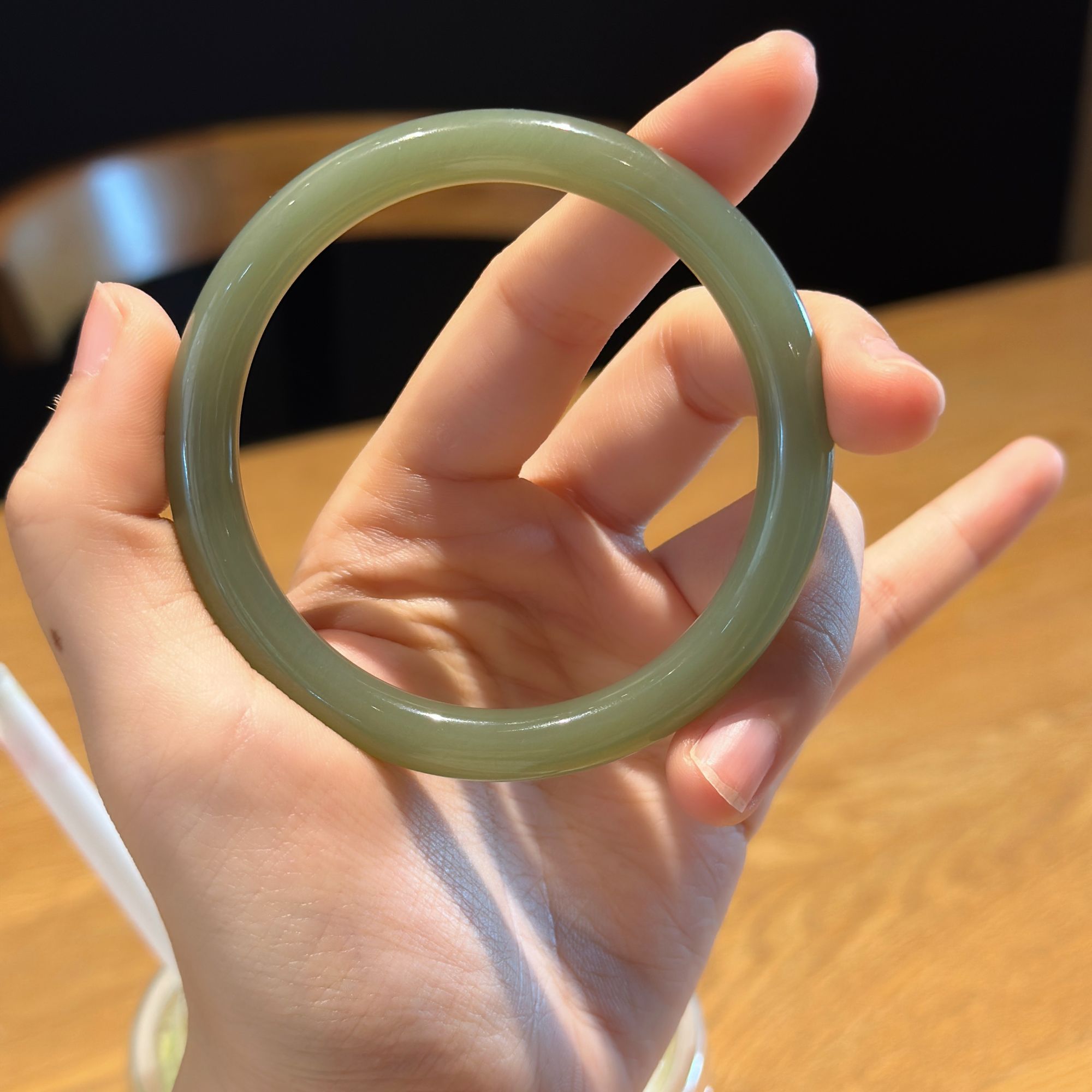 和田玉晴水湖水绿圆条美人镯手镯