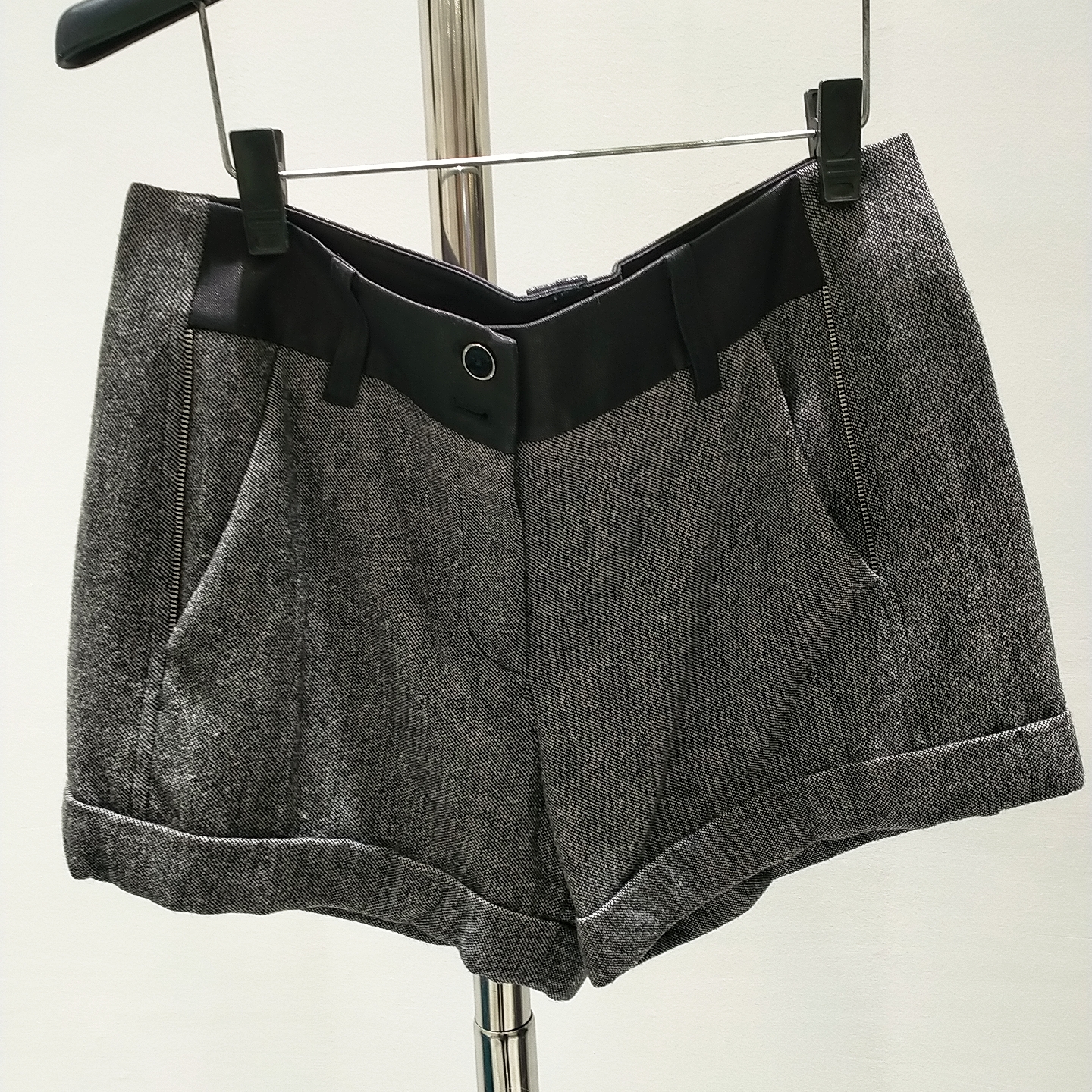 女装时尚潮流品质高端折扣回馈毛呢短裤（不退换）