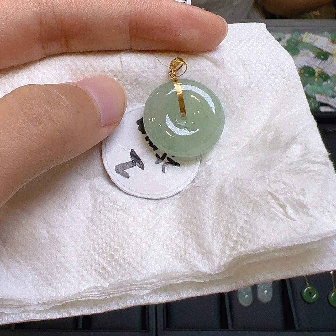 翡翠颈饰18K金镶嵌翡翠