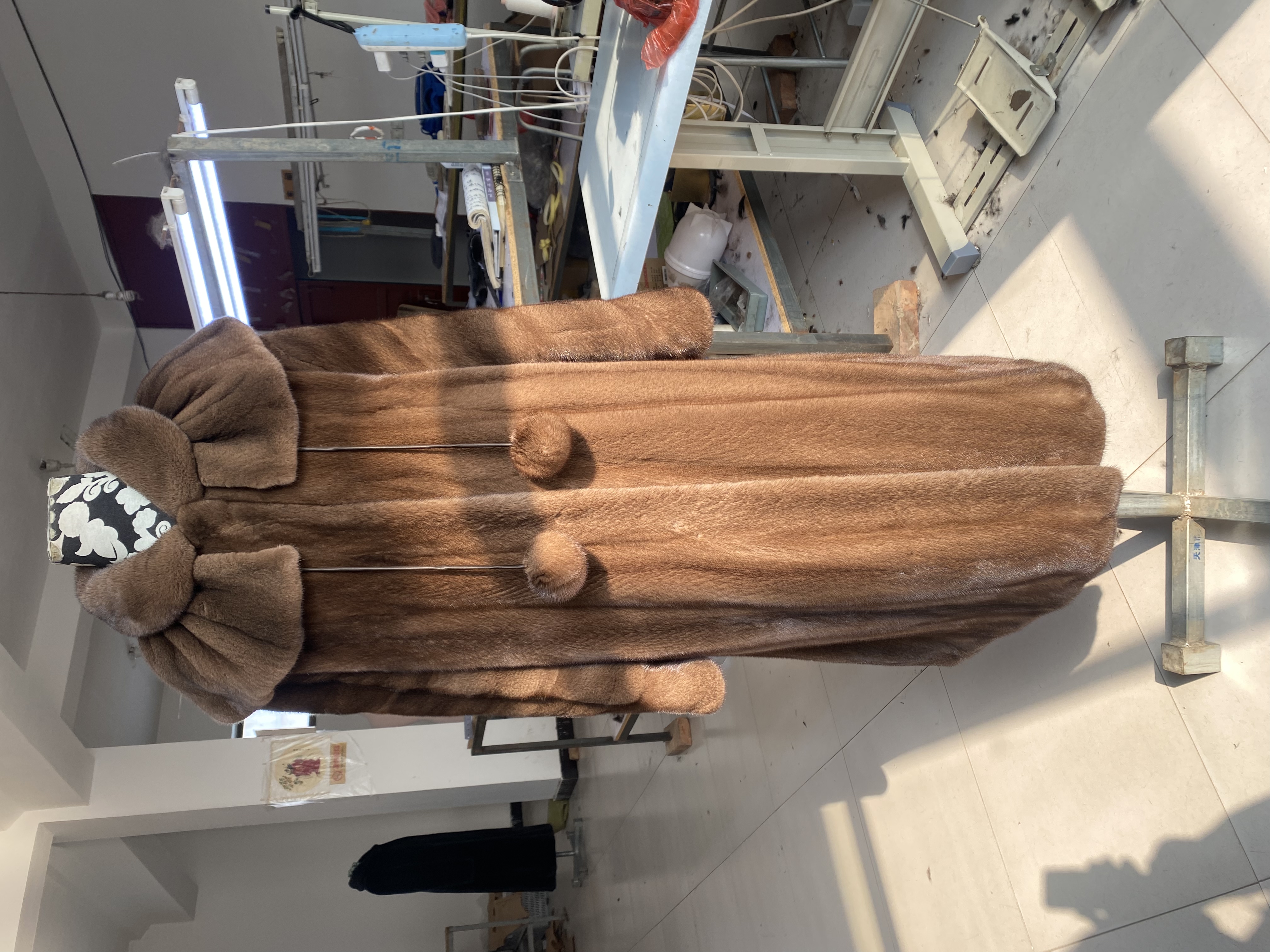 进口天鹅绒咖啡色紫金短二母貂全抽刀工艺娃娃领小披肩女长款外套