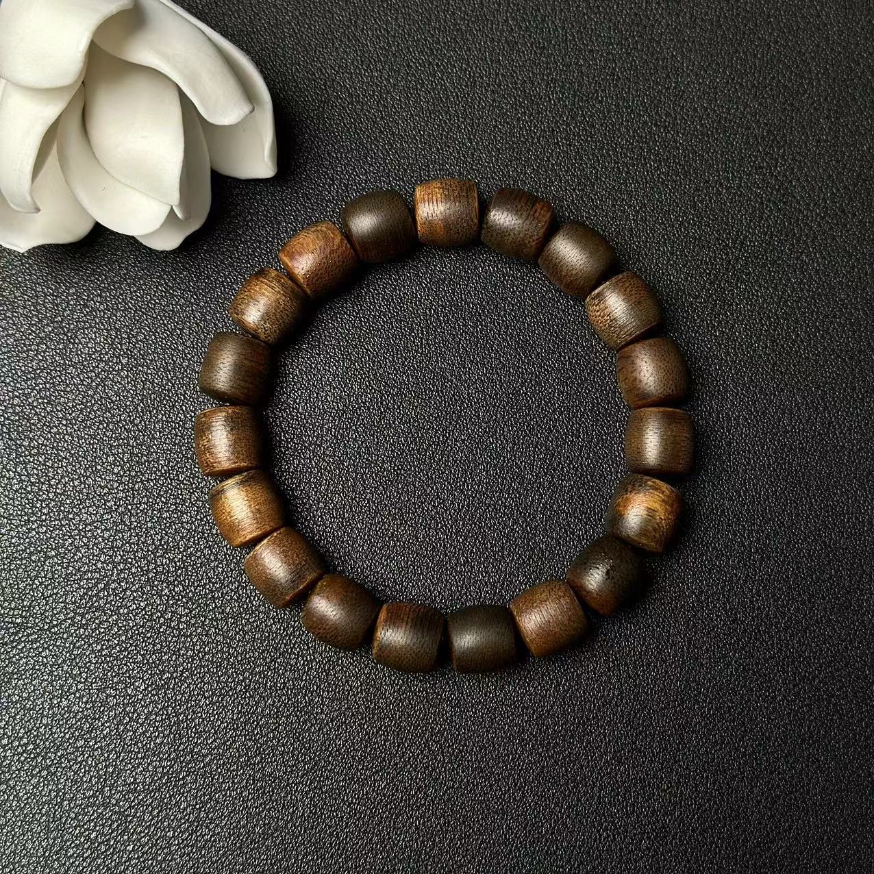 【体验】W014沉香沉水莺歌绿奇楠1.0单圈桶珠手串