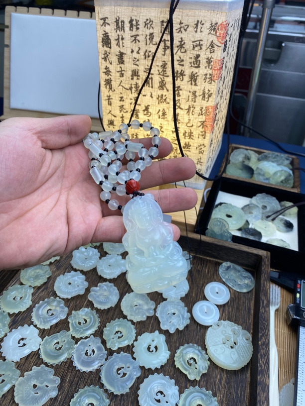 观音菩萨岫玉百冰