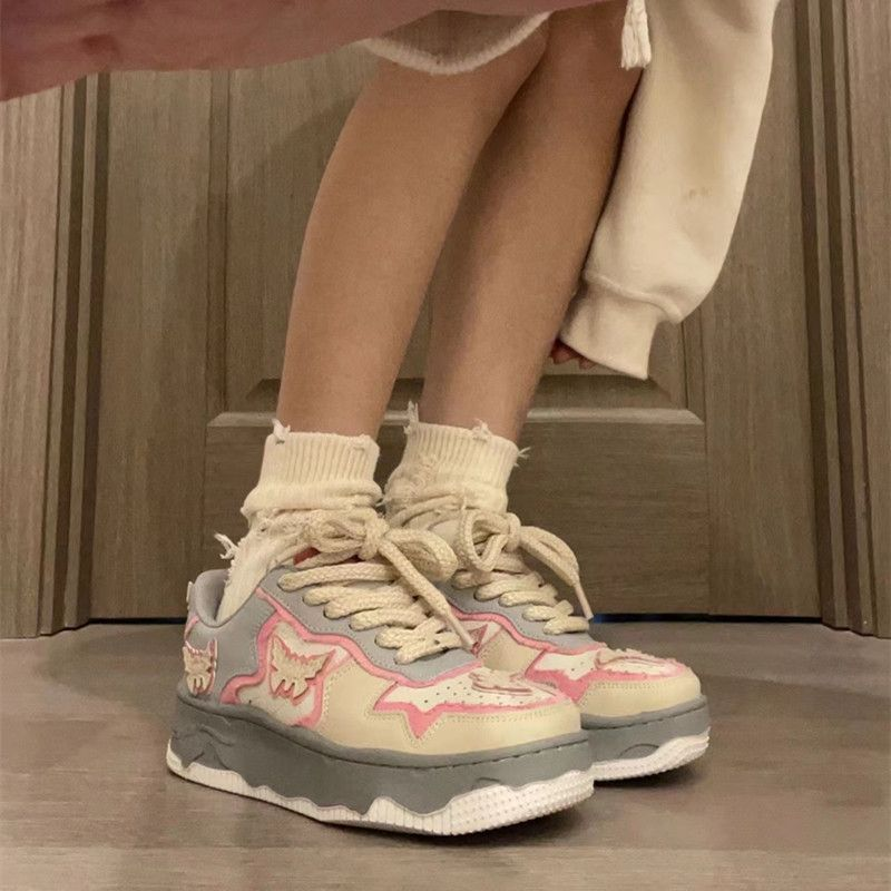 秋冬季休闲蝴蝶少女粉滑板鞋女潮流ins百搭休闲鞋港风学生厚